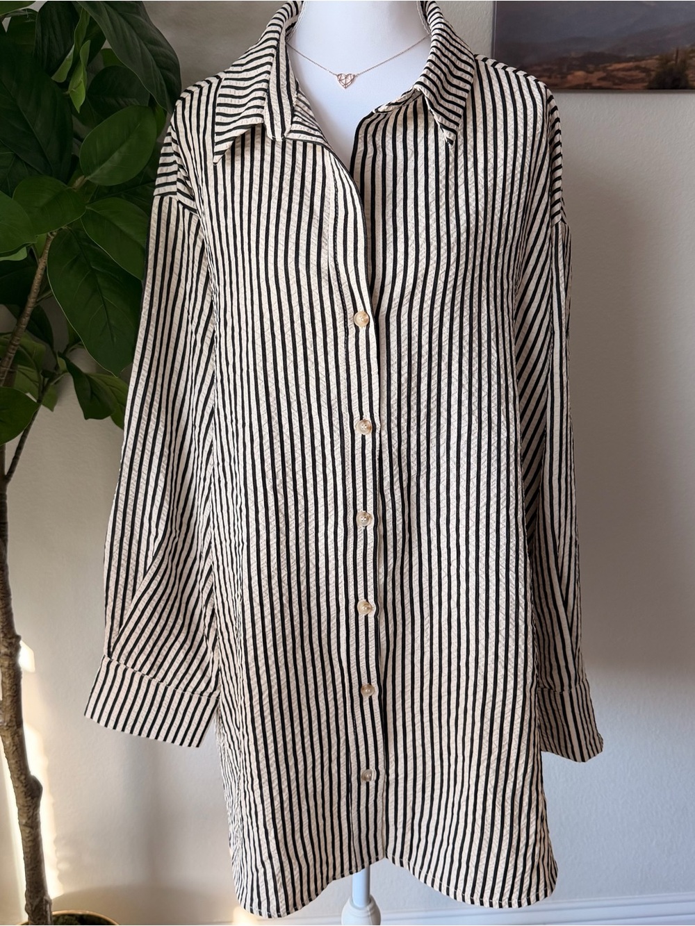 entro Black and White Vertical Stripe Casual Button-Down Shirt